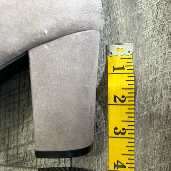 Unisa - Mary Jane chunky heel- straps- silver hardware 7.5- gray suede material - Picture 4 of 8